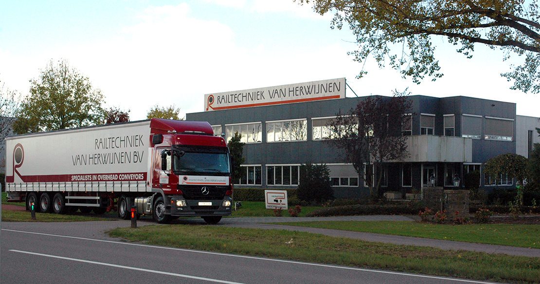 Railtechniek van Herwijnen Building with Truck